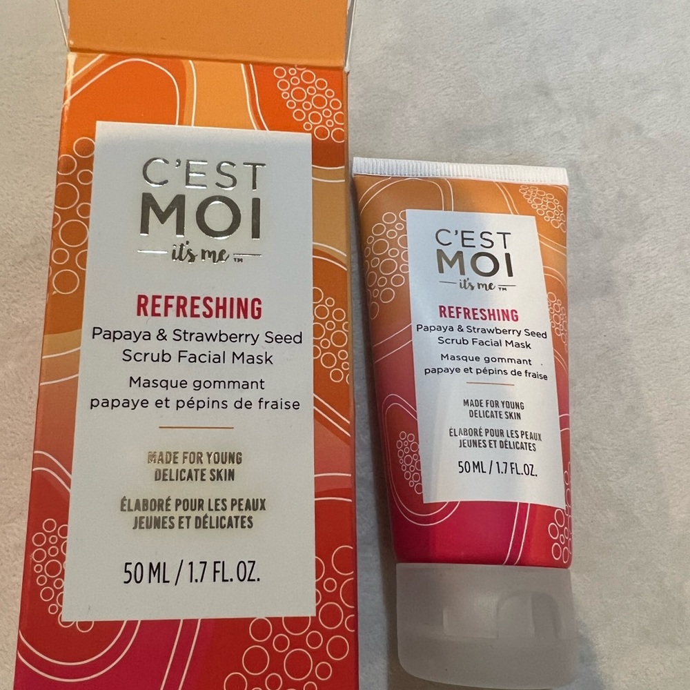 C’est Moi Papaya & Strawberry Seed Scrub Facial Mask
